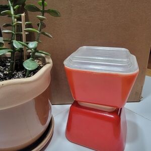 3 pyrex small fridgies 1 lid